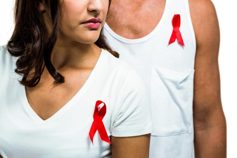 AIDS: Αυξάνονται οι διαγνώσεις με τον ιό HIV στην Ελλάδα